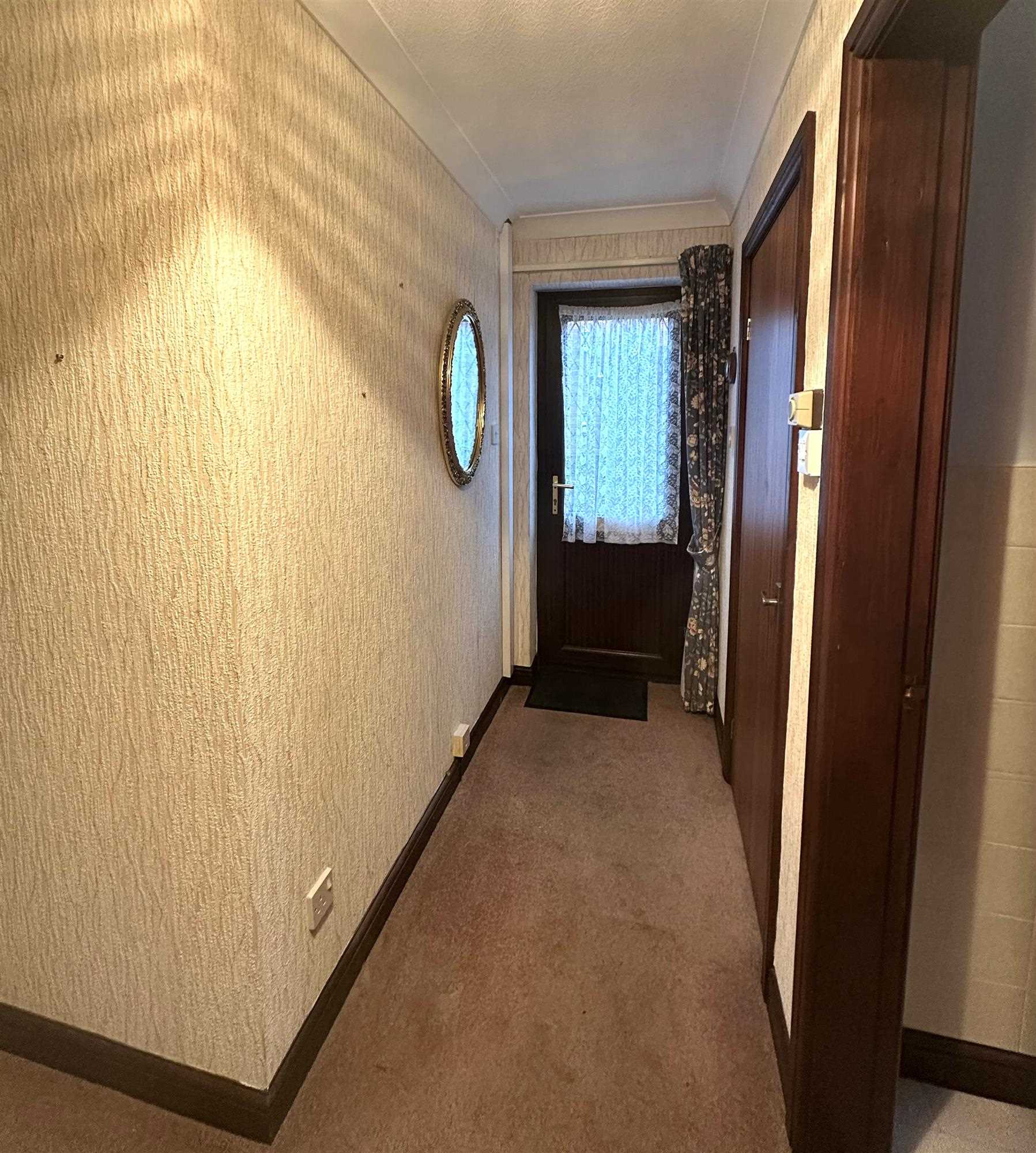 Russell Walk - Picture 2