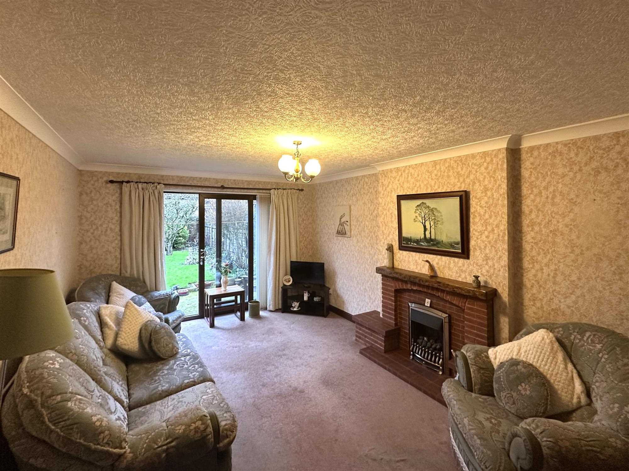 Russell Walk - Picture 3