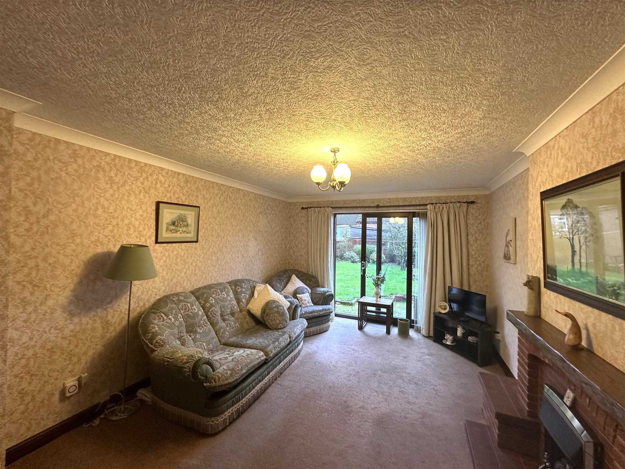 Russell Walk - Picture 4