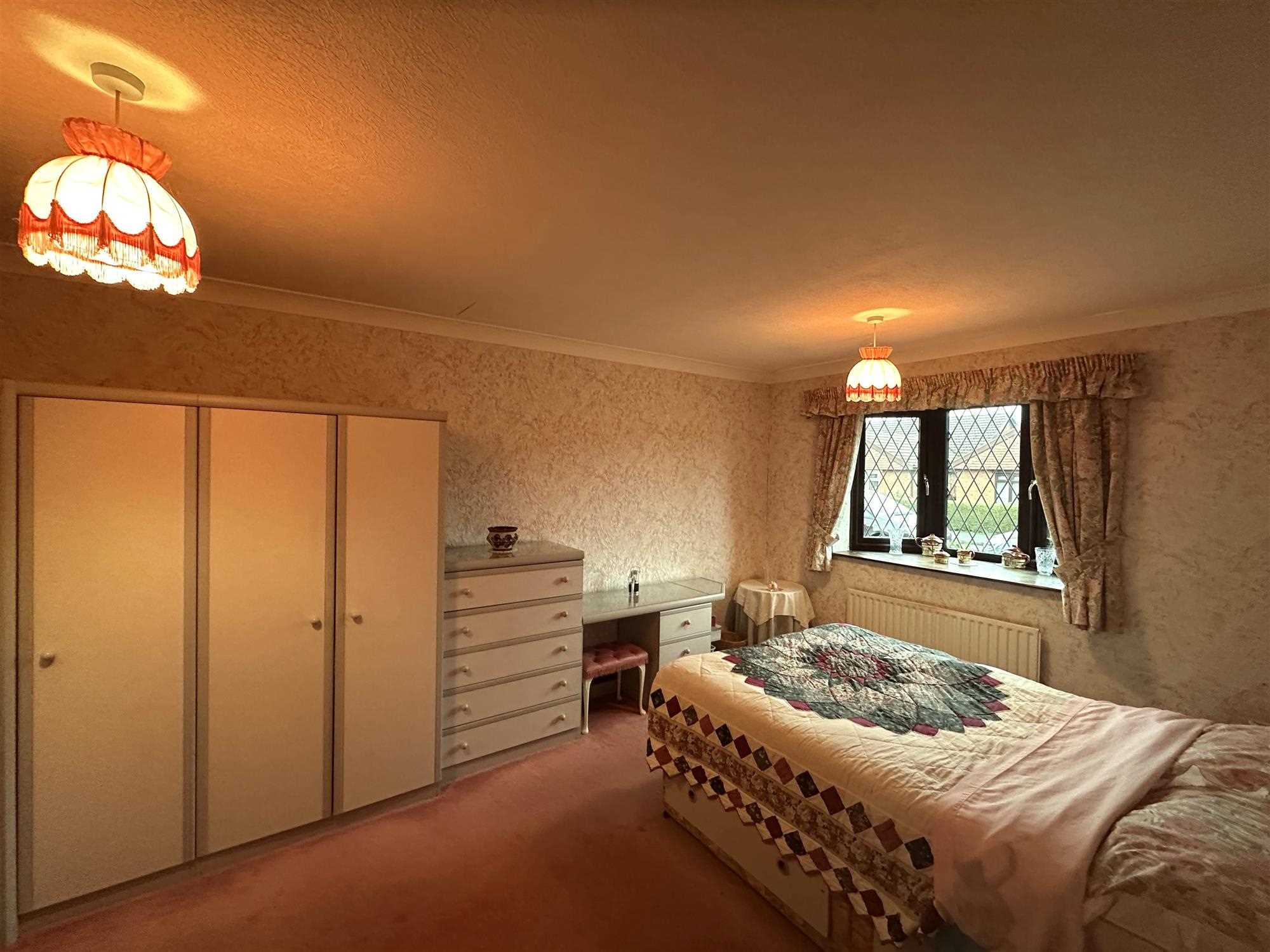 Russell Walk - Picture 8