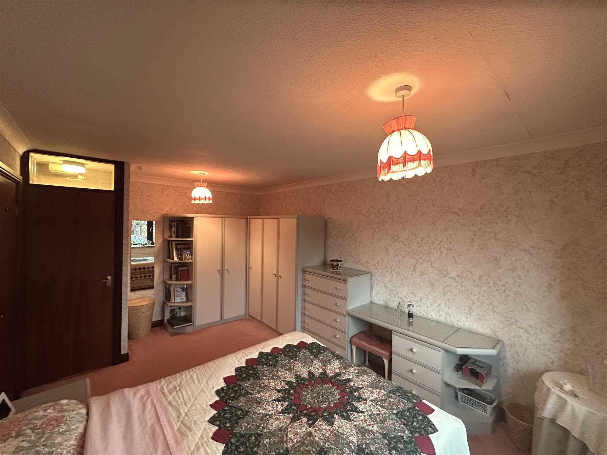 Russell Walk - Picture 9