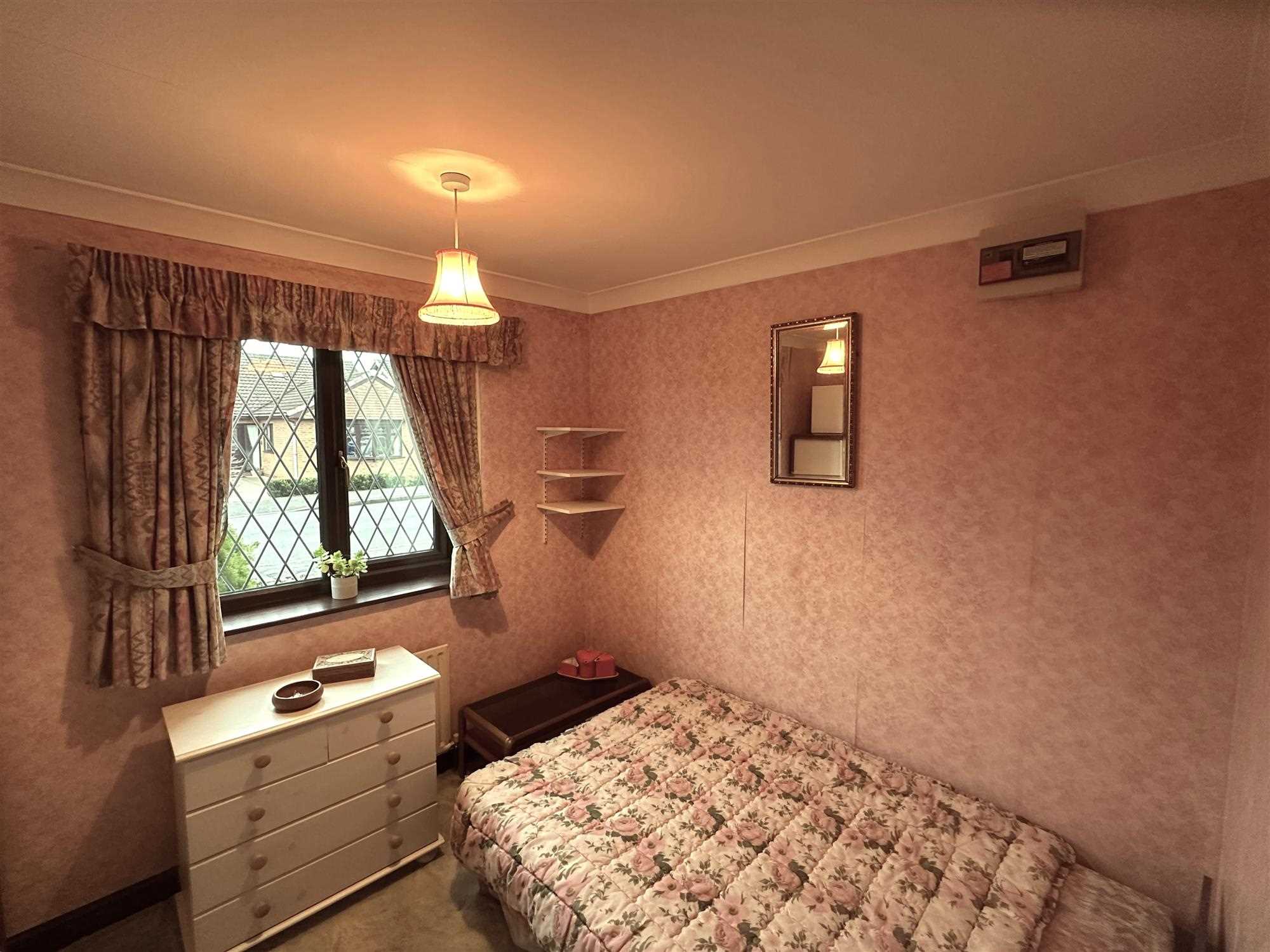 Russell Walk - Picture 10