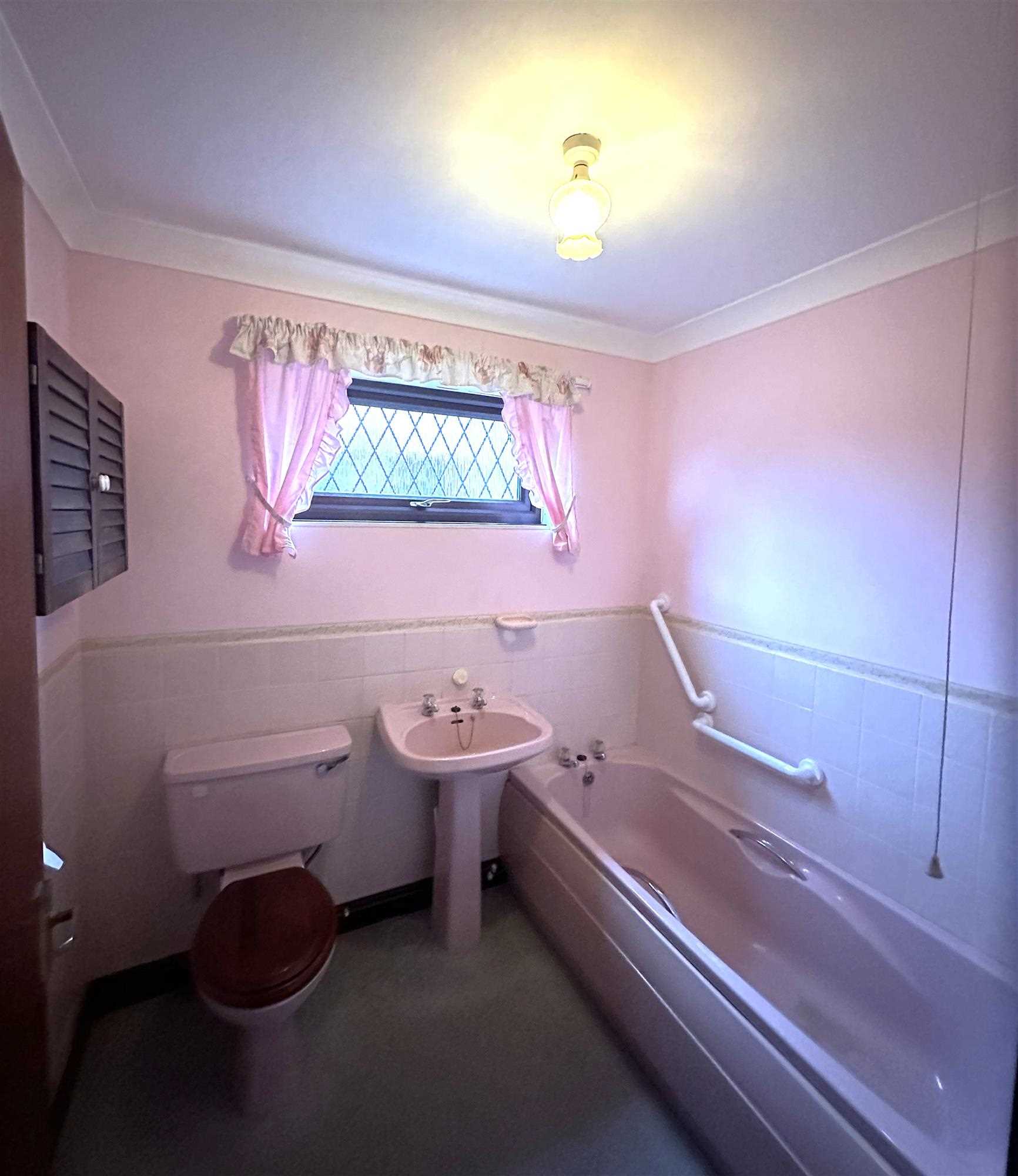 Russell Walk - Picture 11