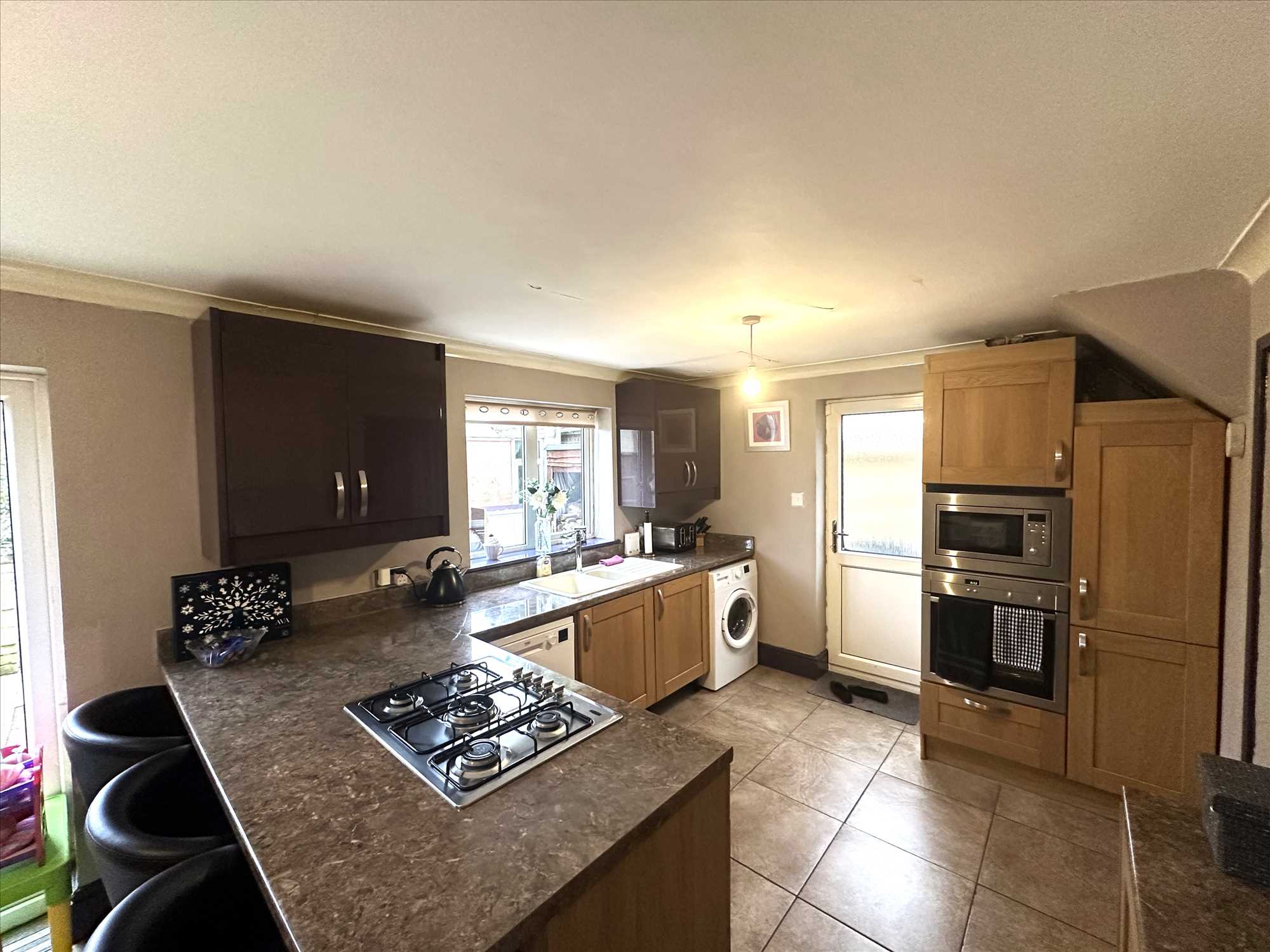 Knightsbridge Road - Picture 7