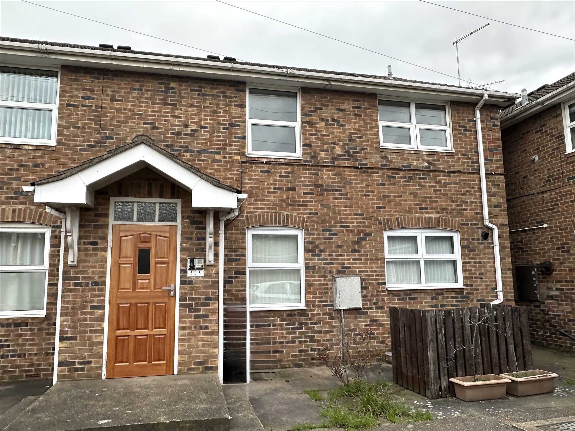 St. James Court, Off Cliff Gardens - Picture 1