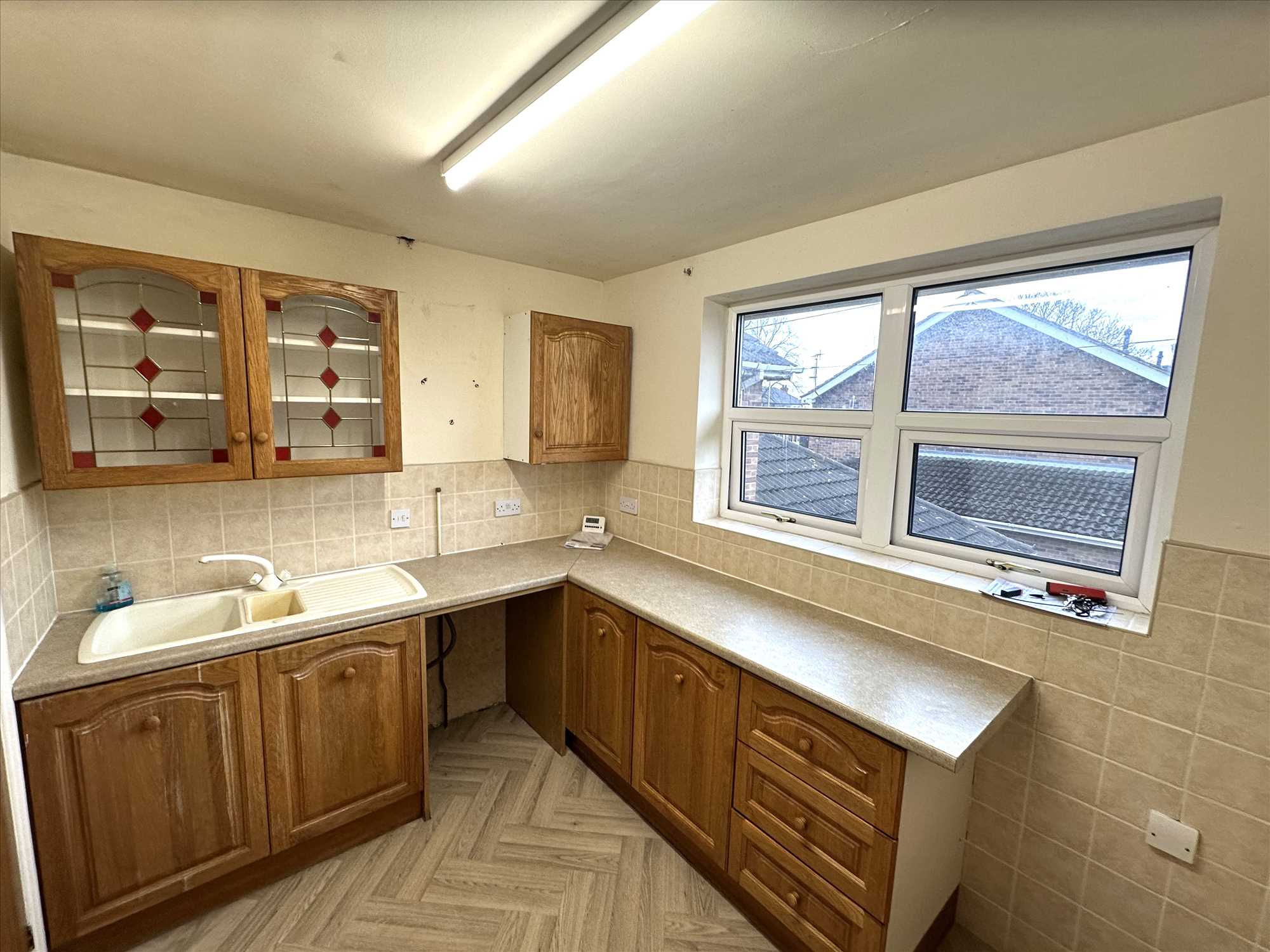 St. James Court, Off Cliff Gardens - Picture 4