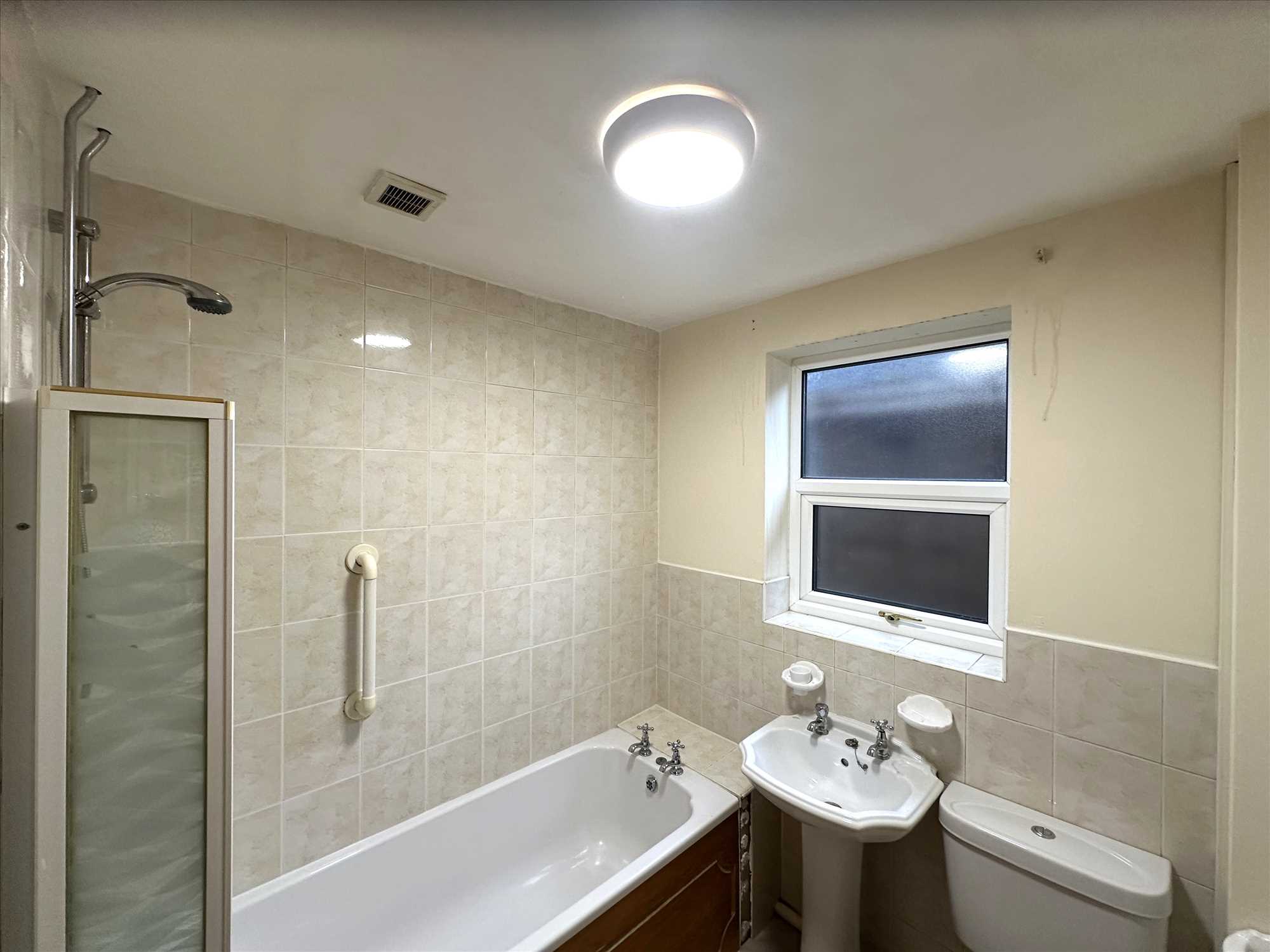 St. James Court, Off Cliff Gardens - Picture 8