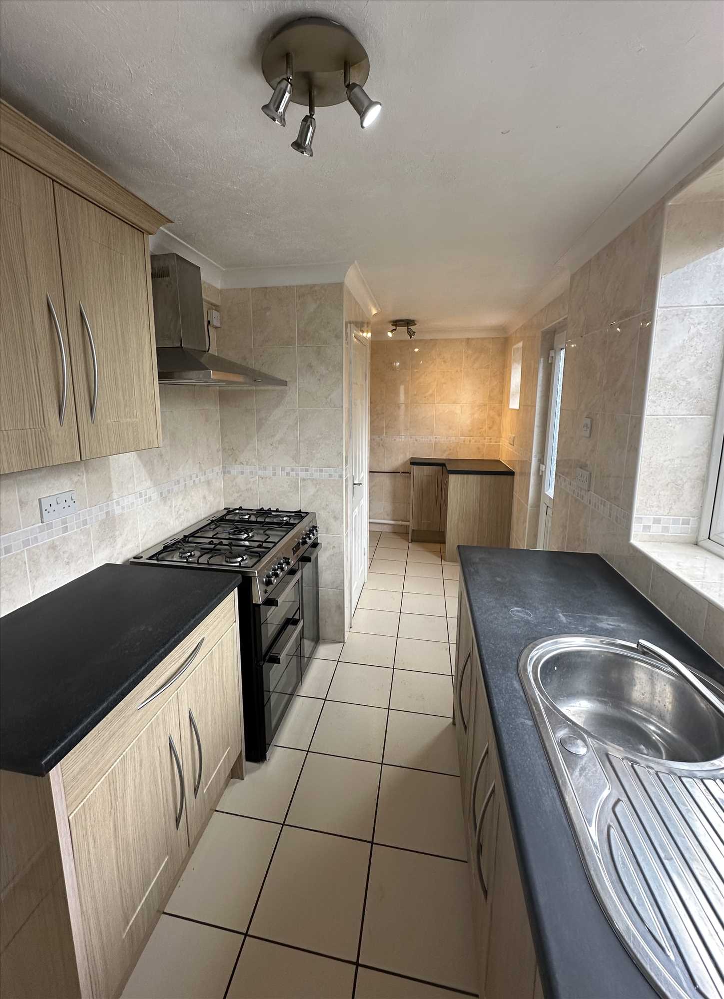 Cemetery Road - Picture 3