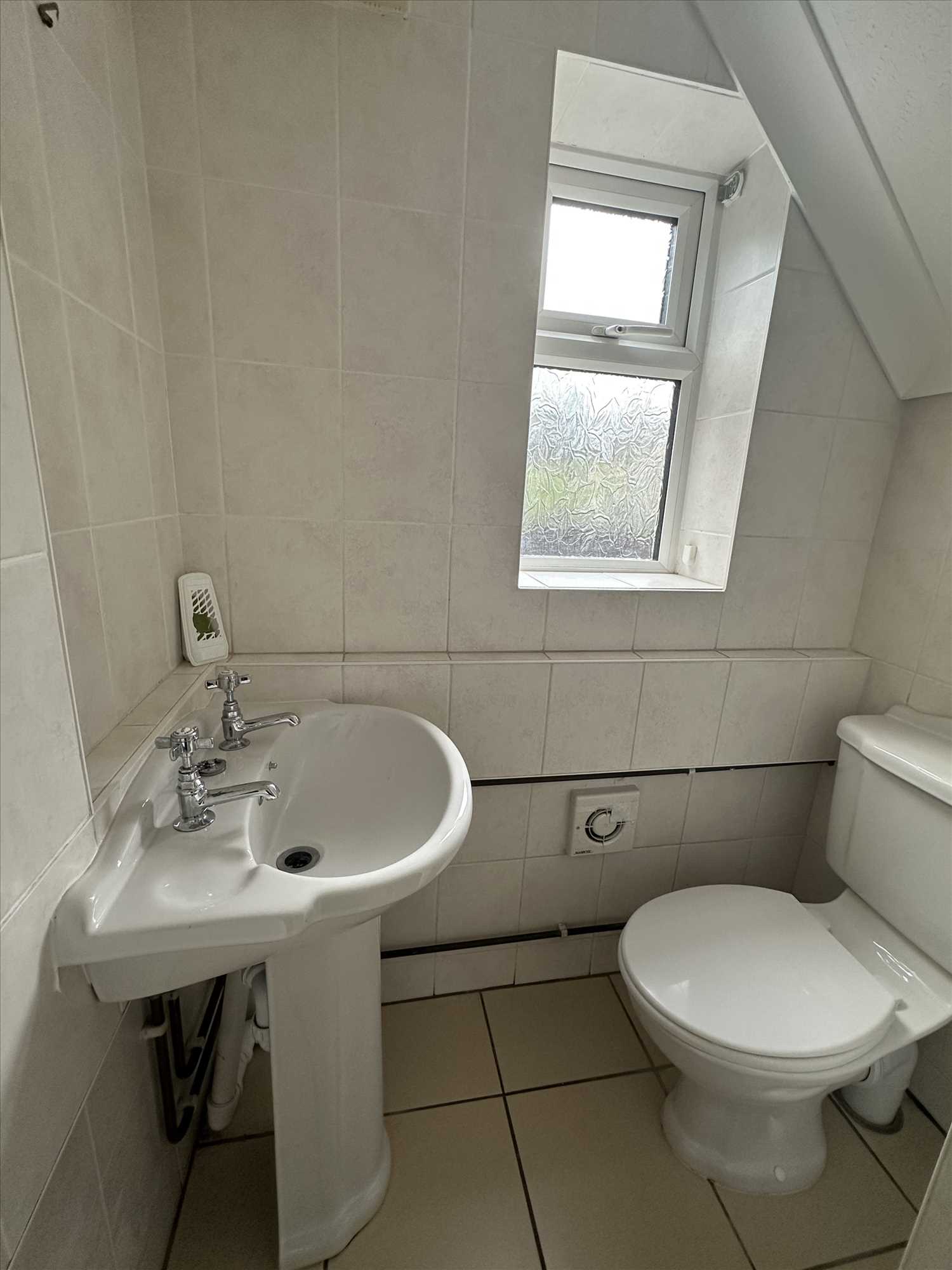 Cemetery Road - Picture 6