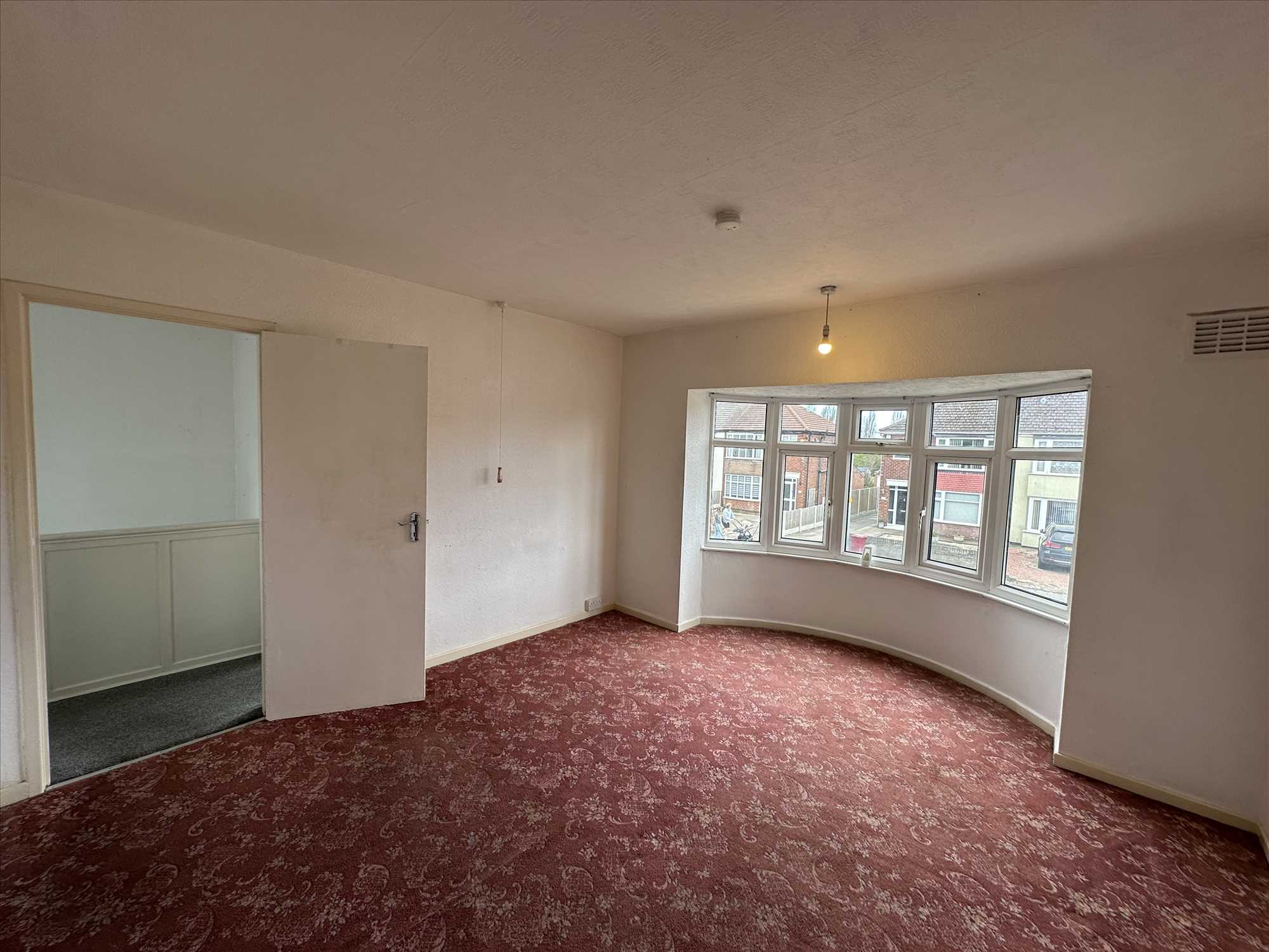 Cemetery Road - Picture 10