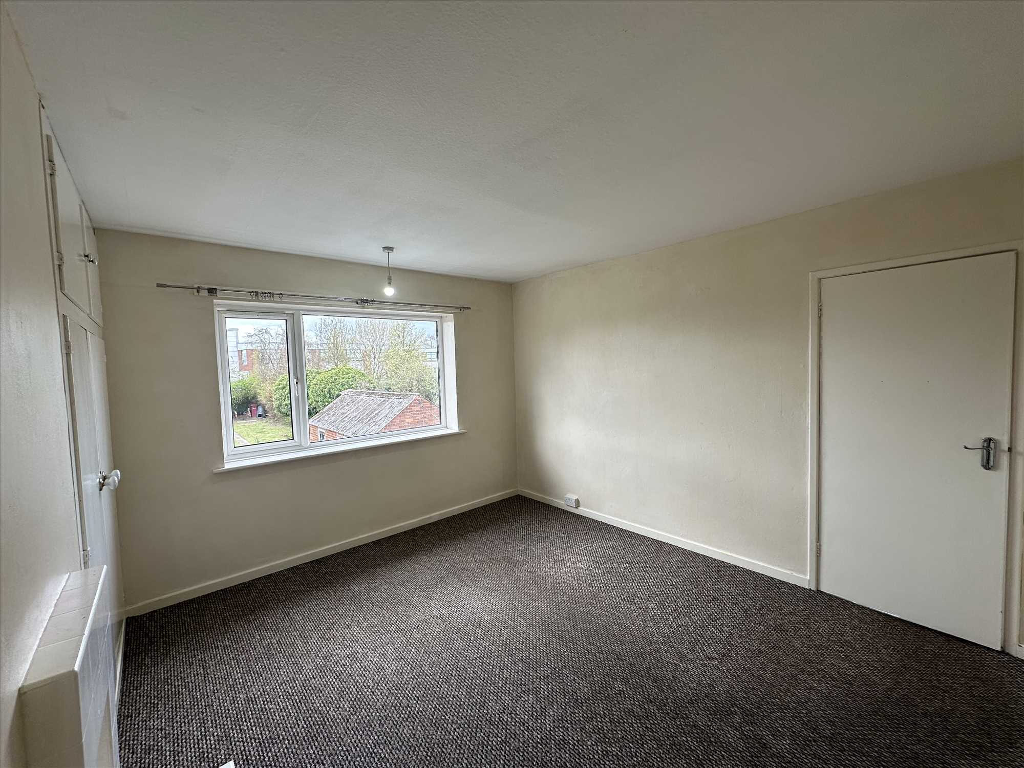 Cemetery Road - Picture 12