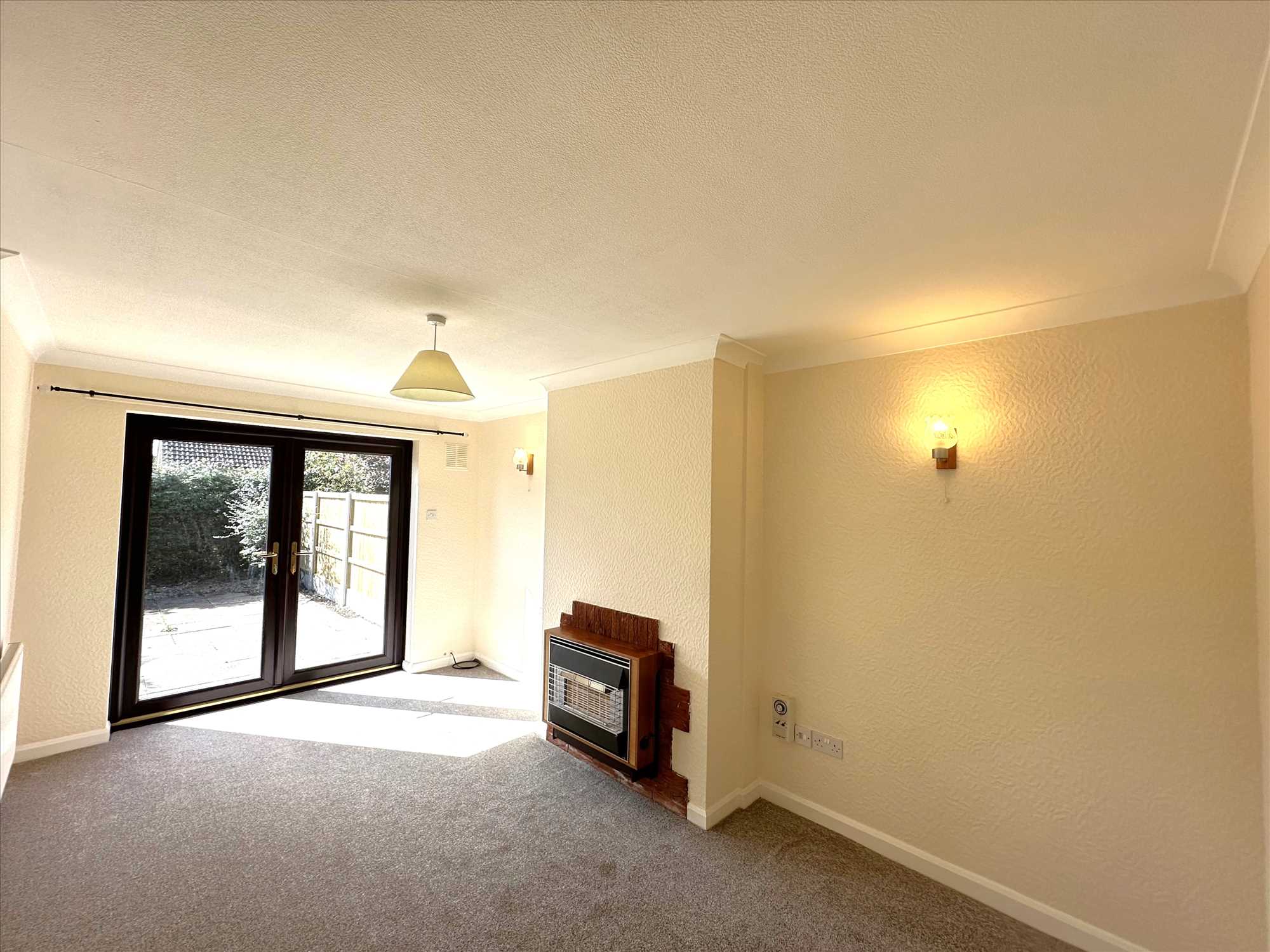 Hall View - Picture 3