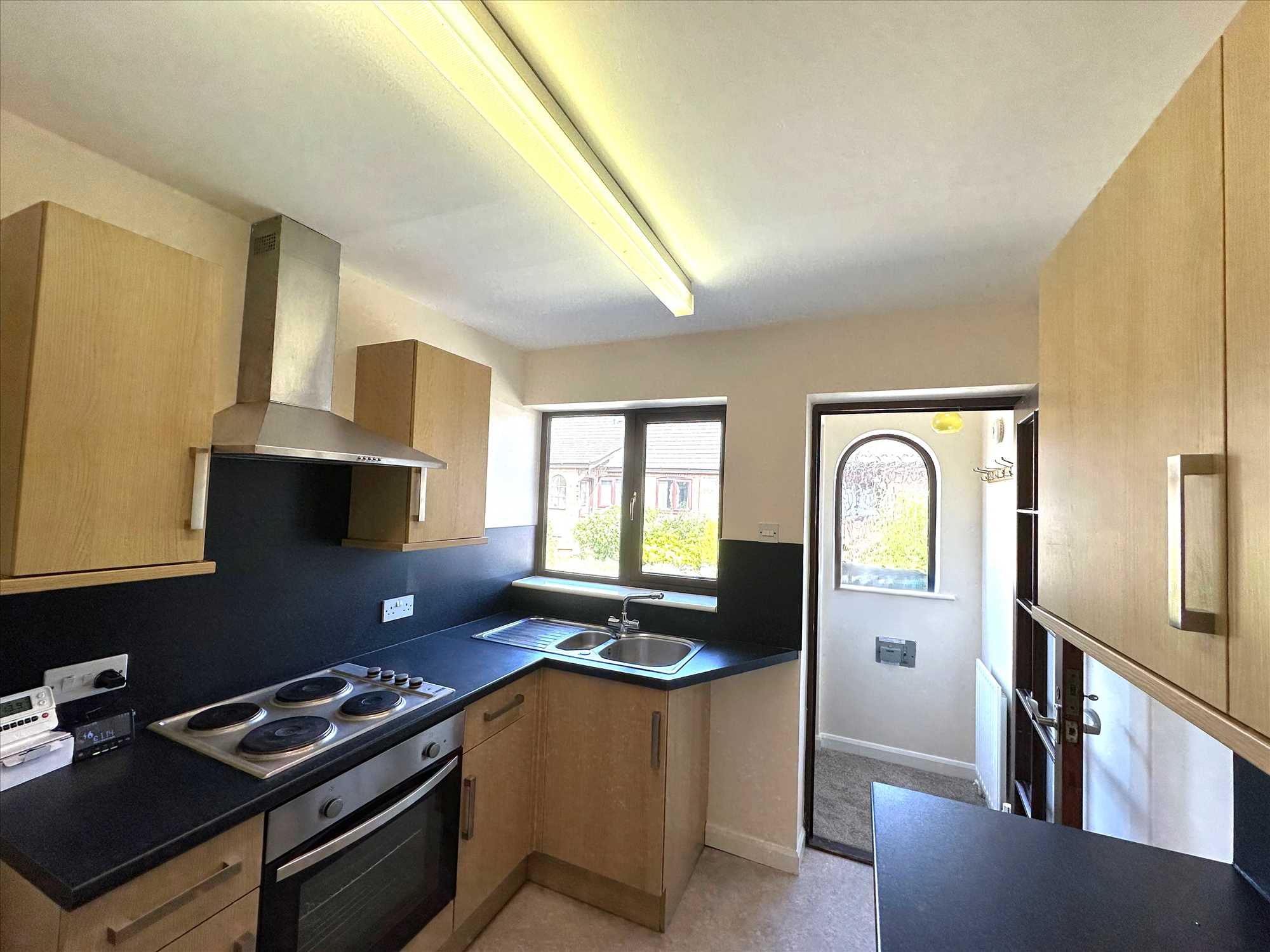 Hall View - Picture 5