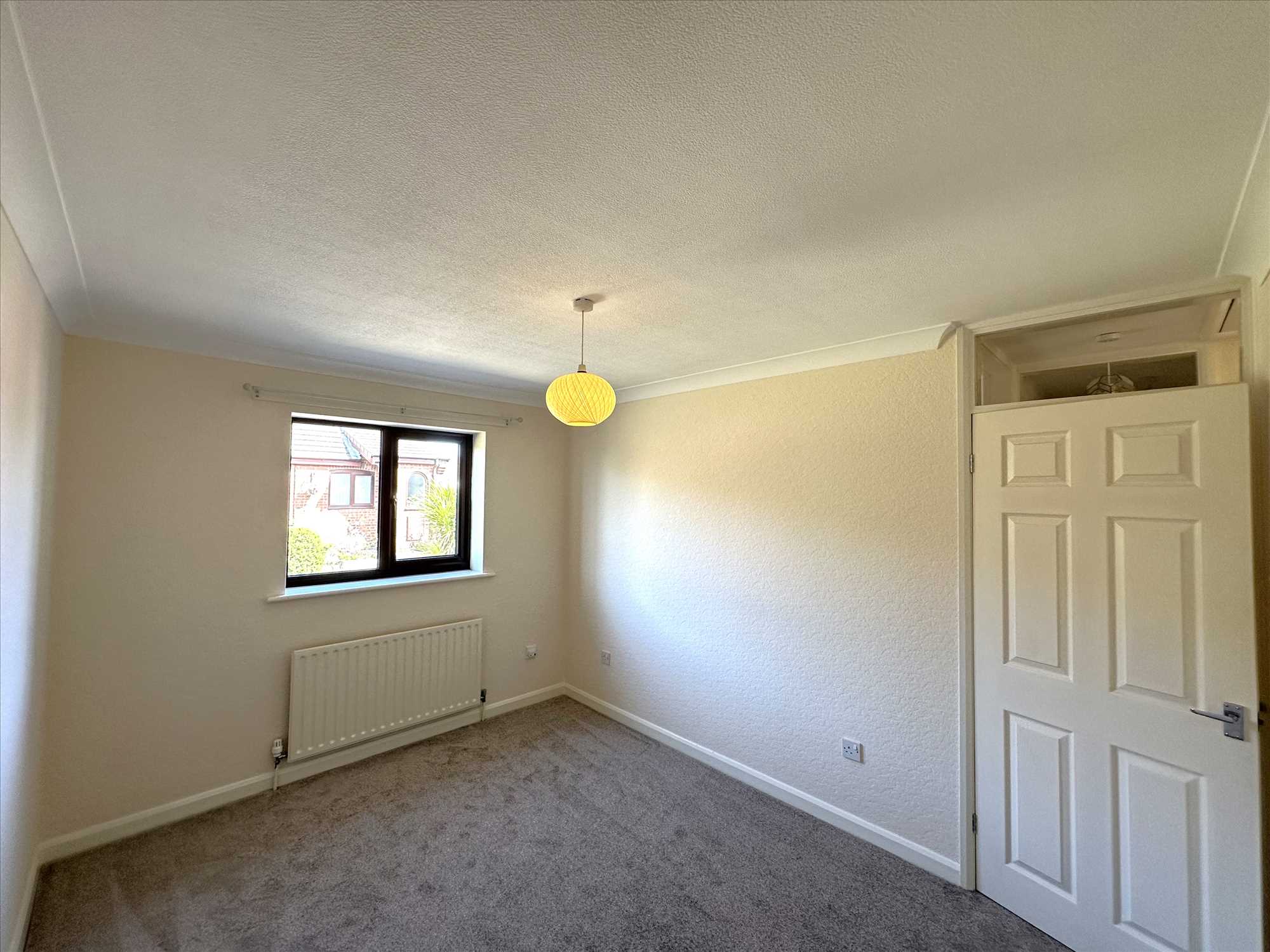 Hall View - Picture 8