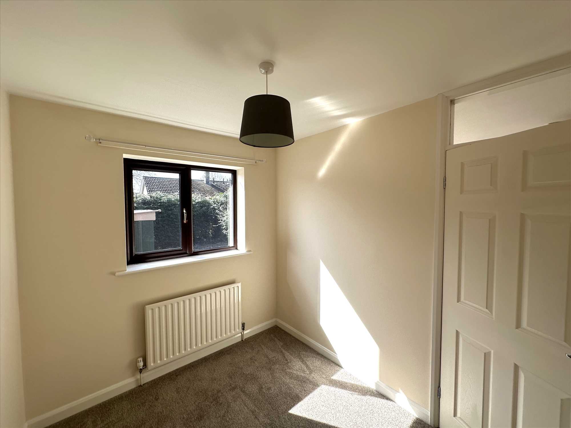 Hall View - Picture 9