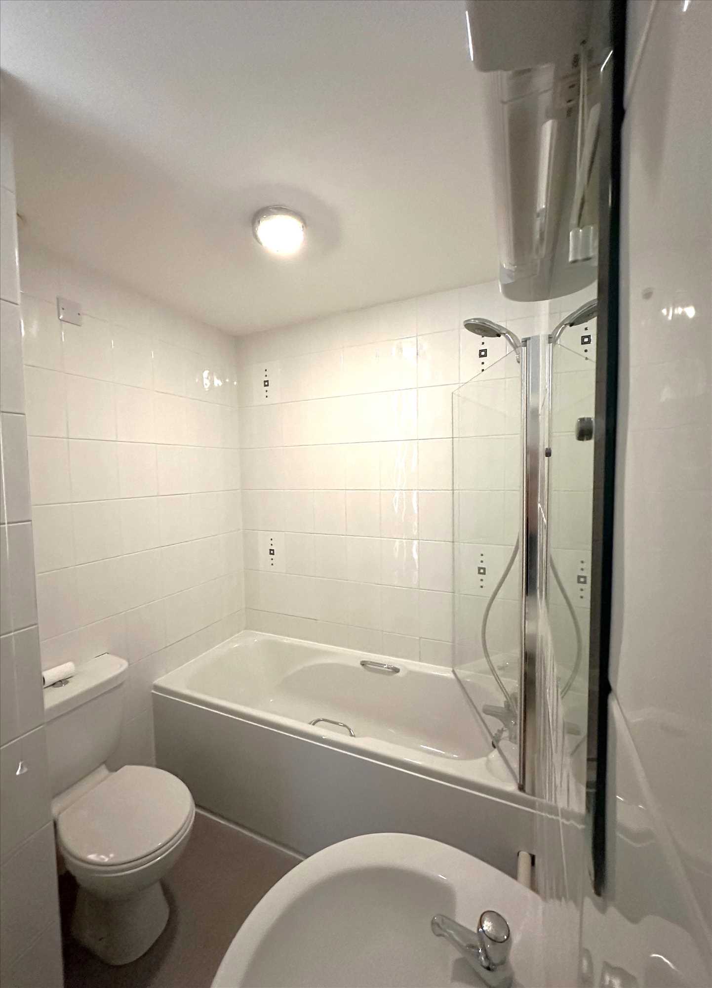 Hall View - Picture 10