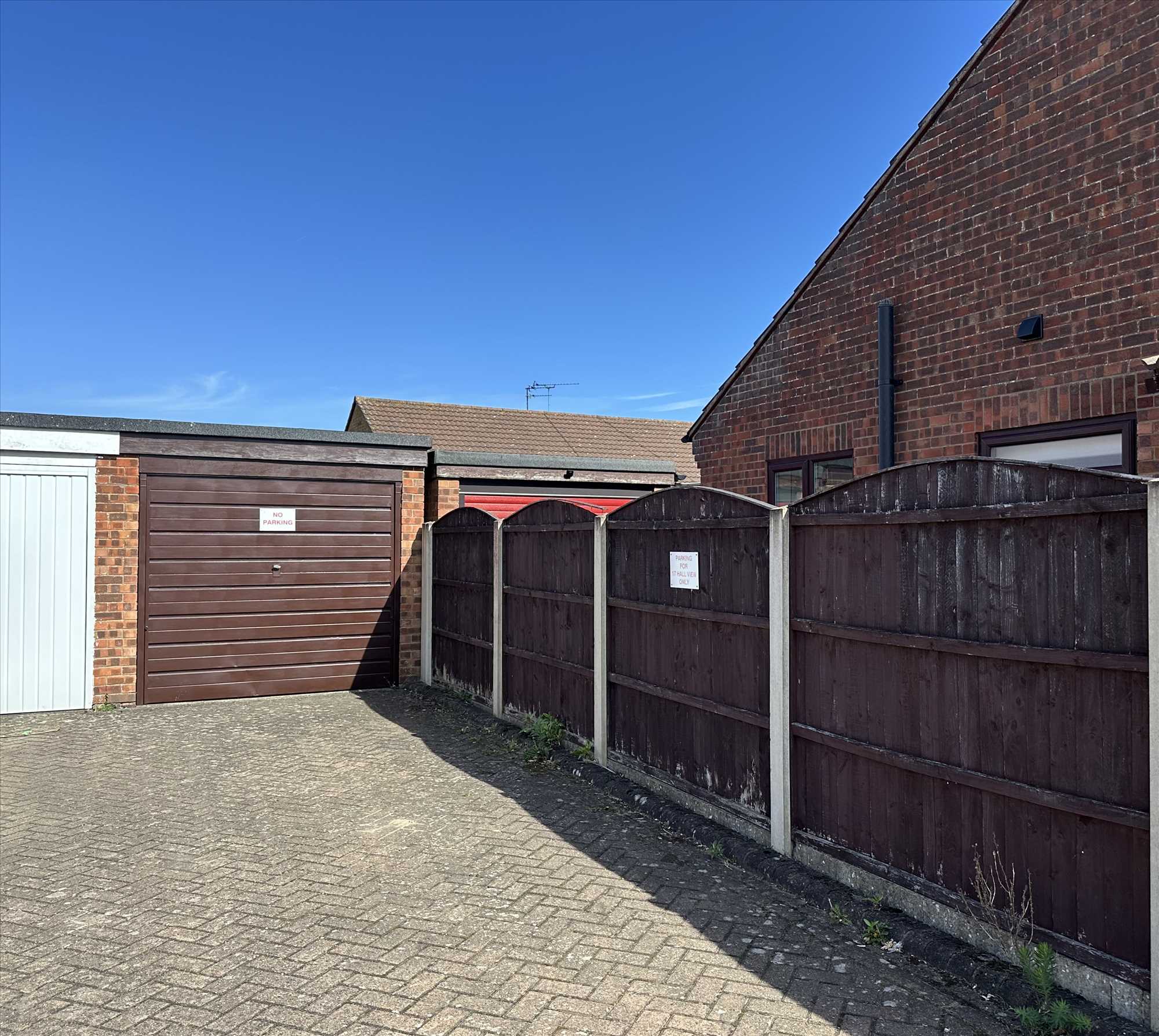 Hall View - Picture 13