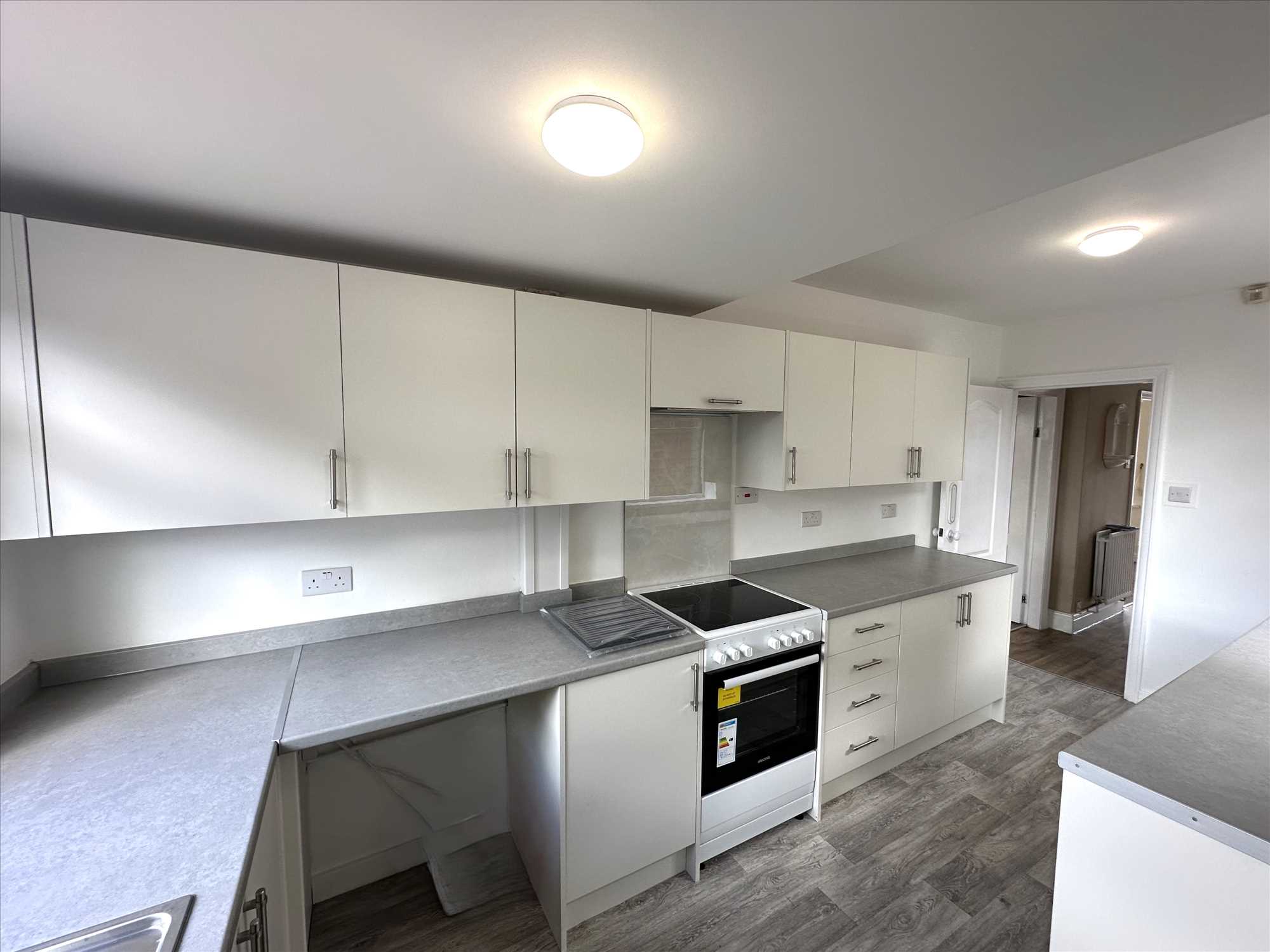 Newland Avenue - Picture 6