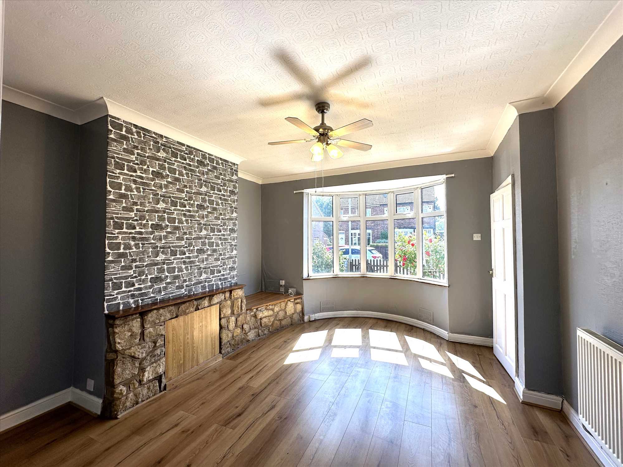 Bushfield Road - Picture 2