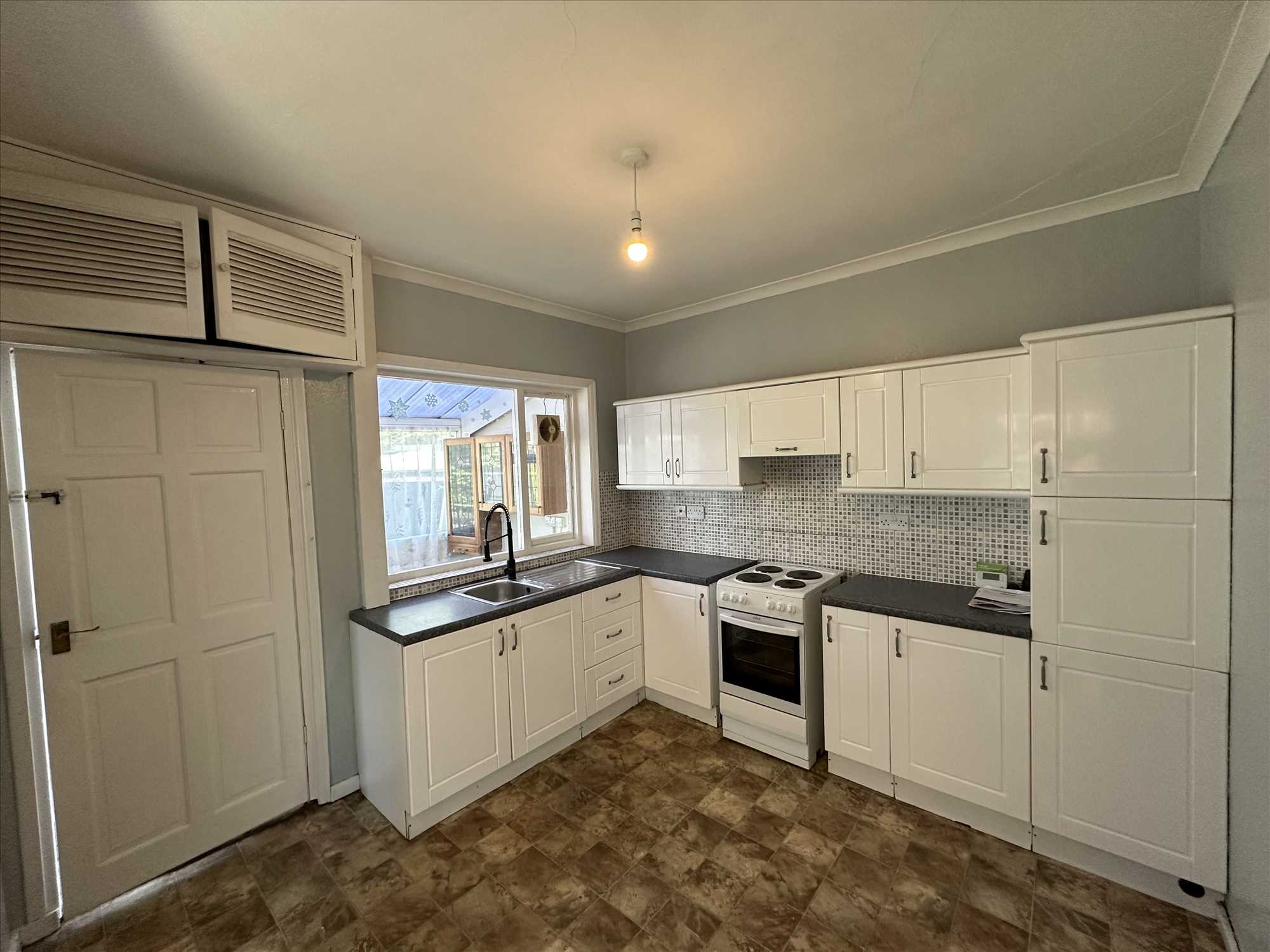 Bushfield Road - Picture 3