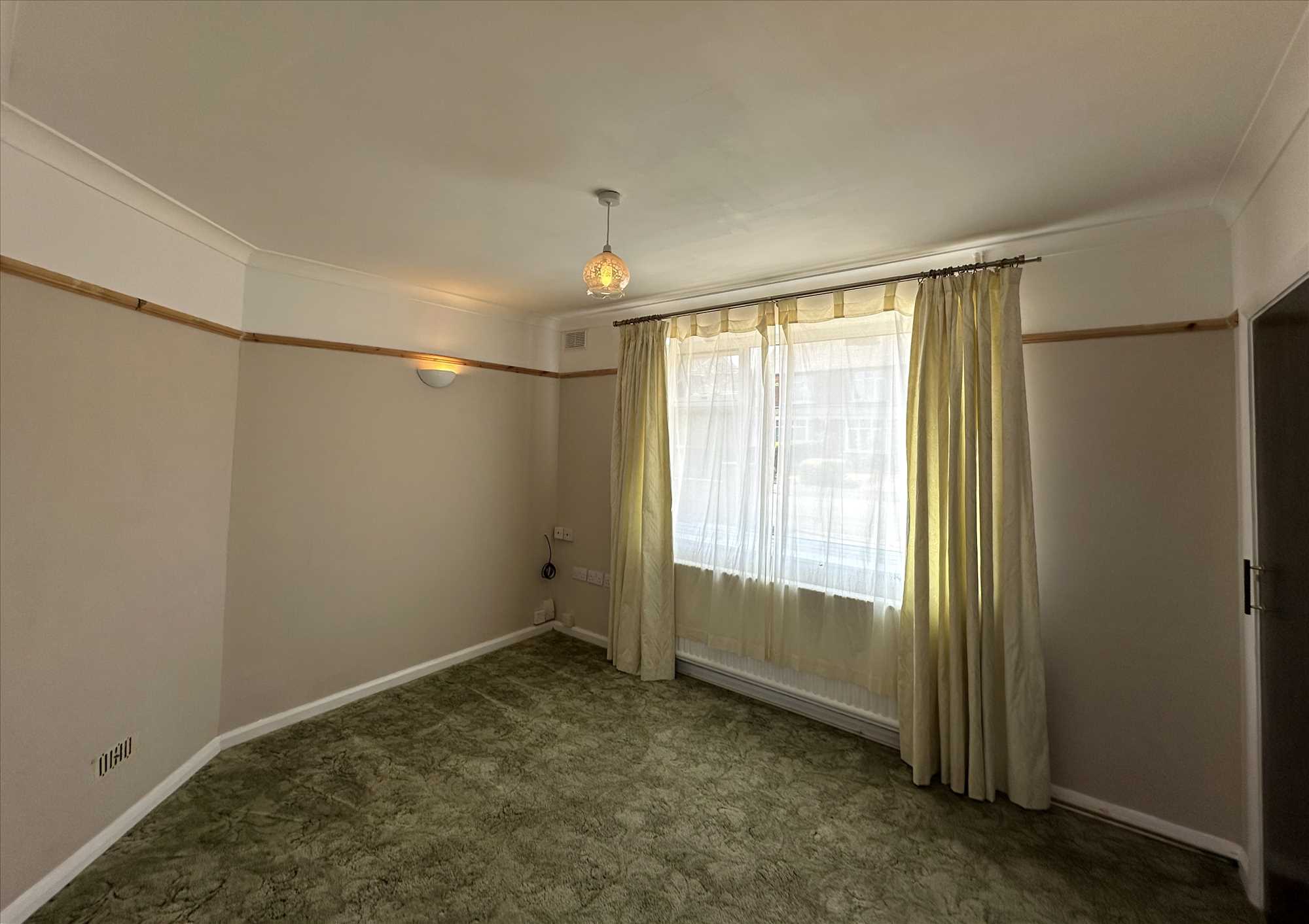 West Common Crescent - Picture 3