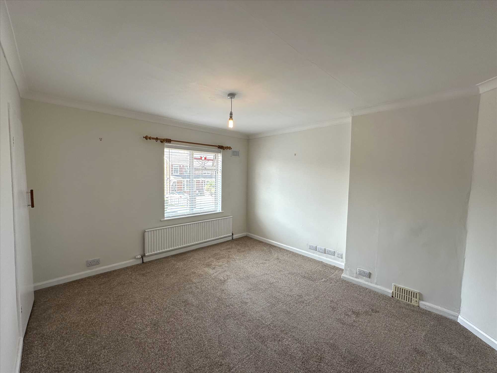 West Common Crescent - Picture 6