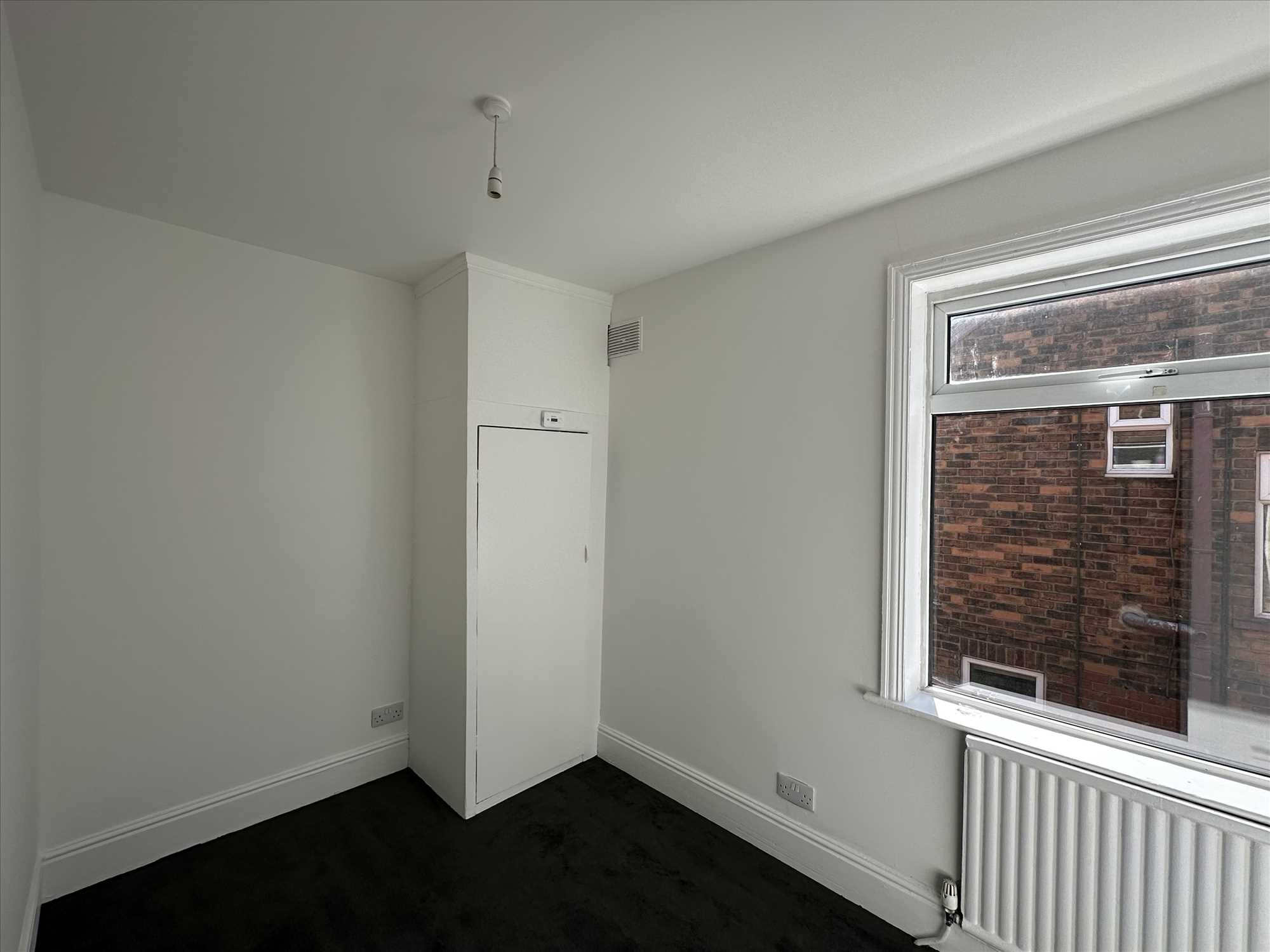 Henderson Avenue - Picture 8