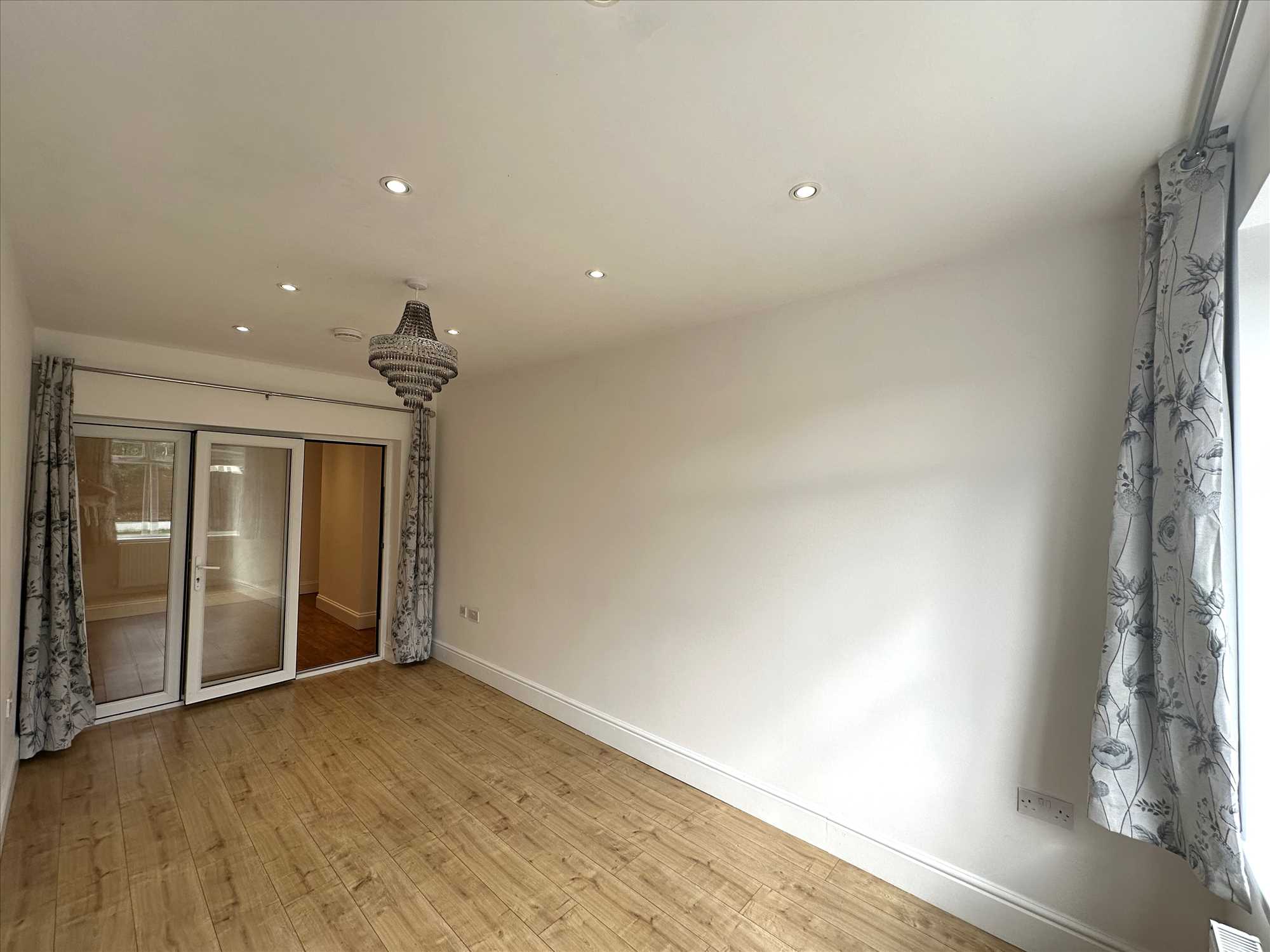 Newland Drive - Picture 8