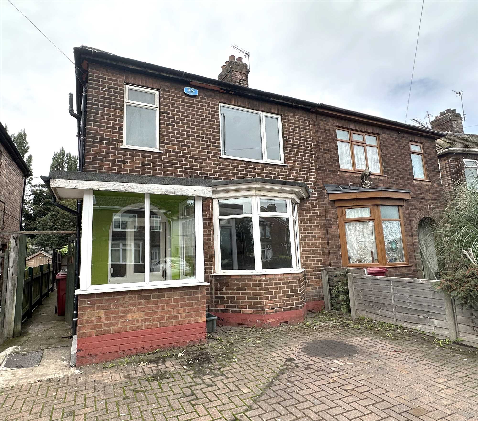 Warwick Road - Picture 1