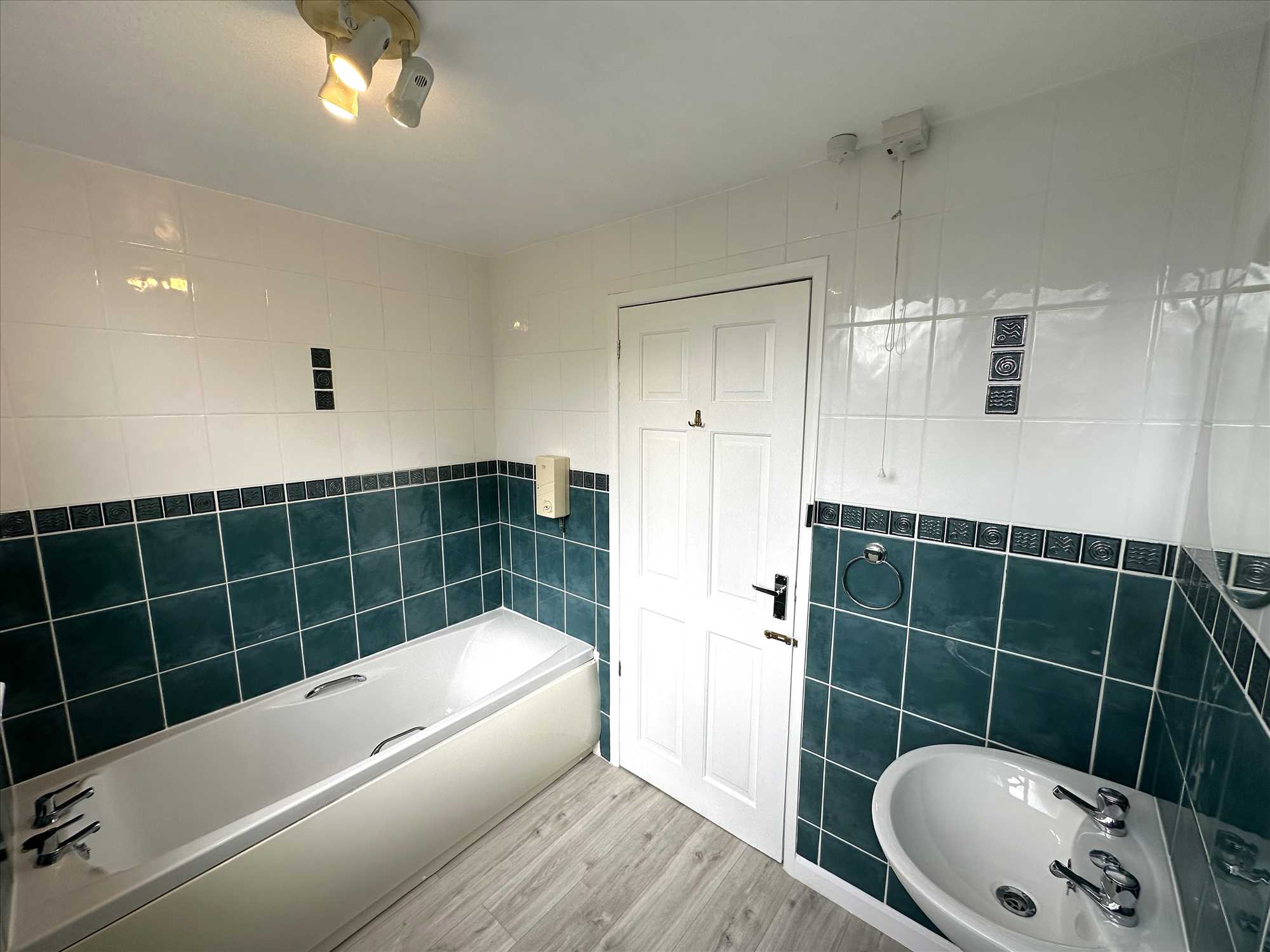 Astley Crescent - Picture 13