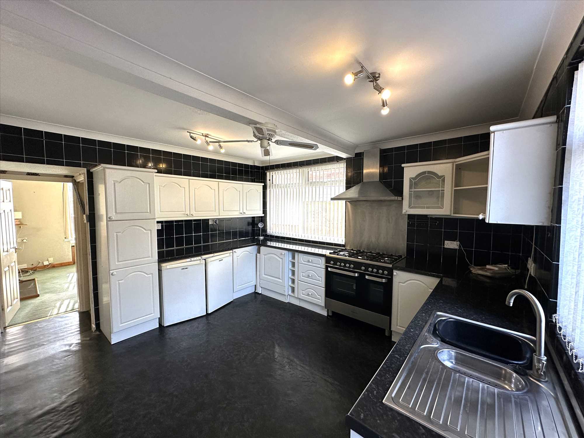 Queensway - Picture 5