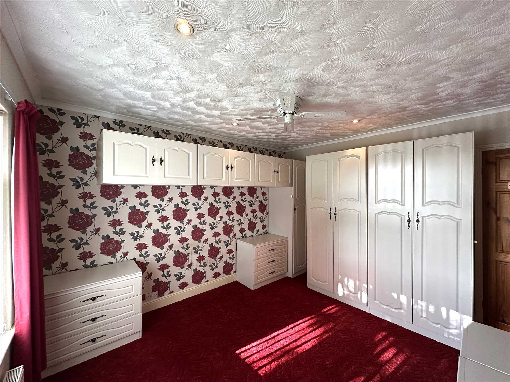 Queensway - Picture 8