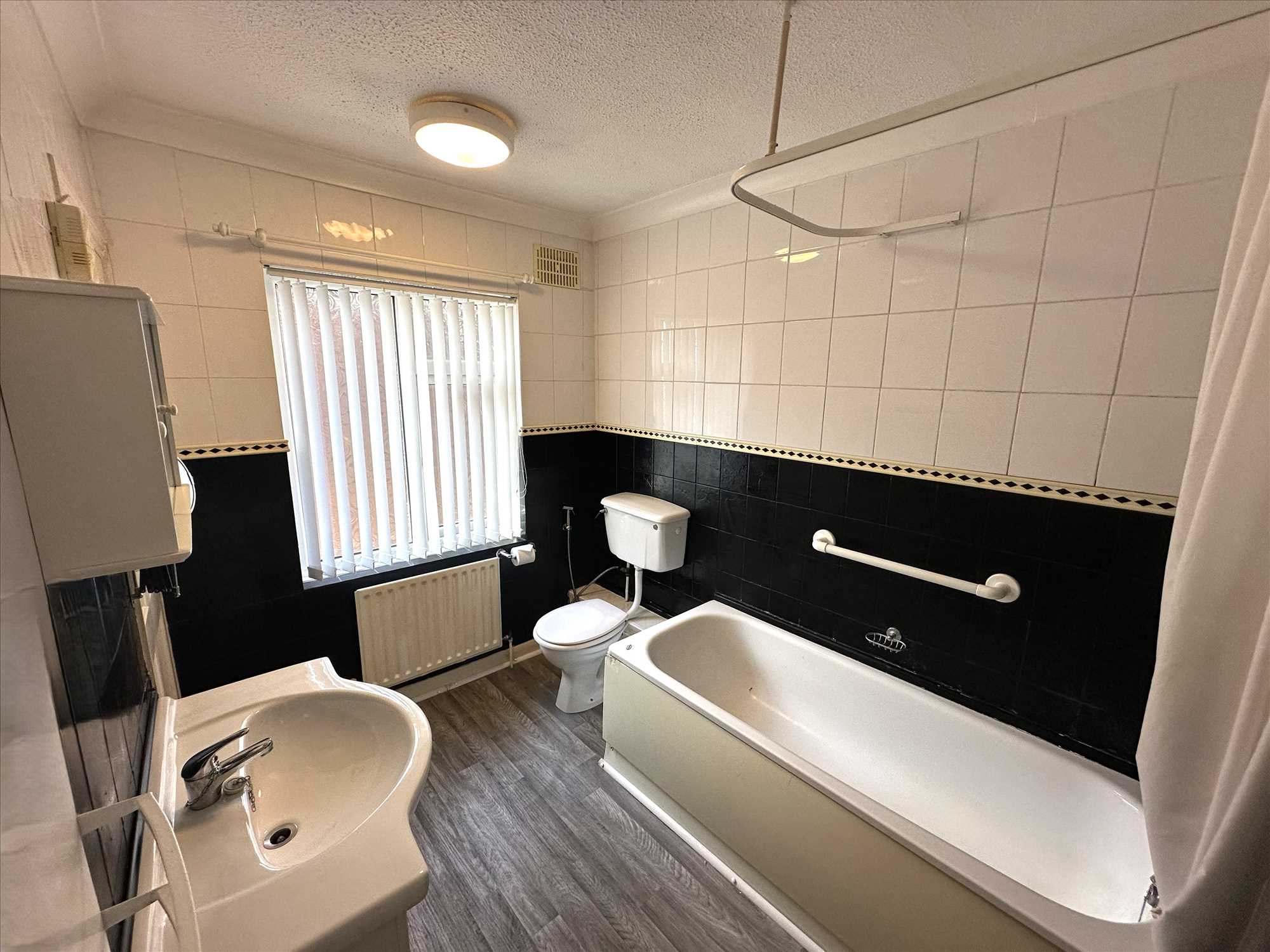 Queensway - Picture 10
